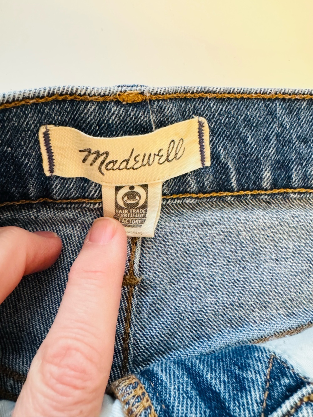 Madewell The Perfect Jean Short in Bartow Wash: TENCEL™ Denim Edition size 25 - Picture 6 of 11